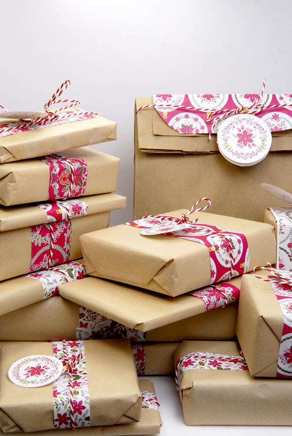 gratuit-papier-cadeau-motif-poinsettia-free-printable-christmas-wrap-1